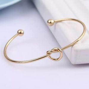 🎉 New Gold Plated Knot Bangle Bracelet